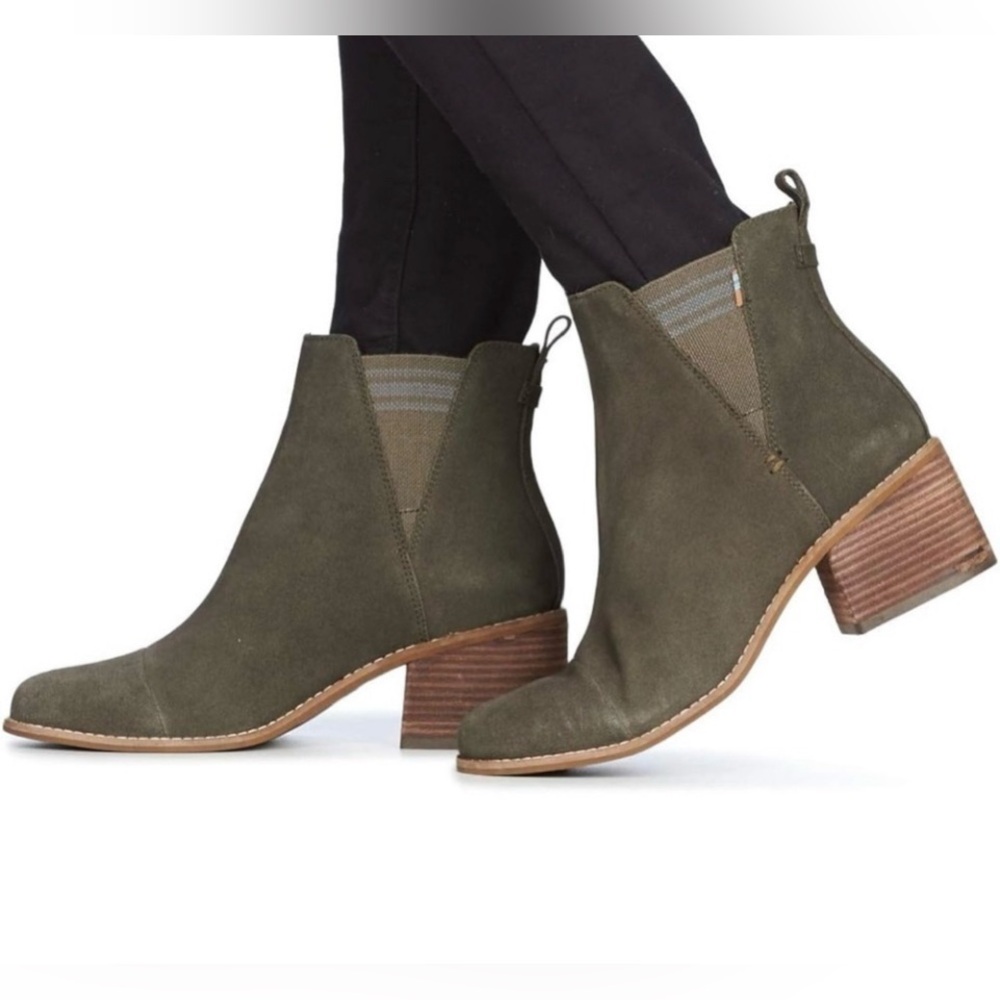 TOMS Women's Esme Desert Taupe Suede Chelsea Boot Size 8. 2.5” heel size - Picture 2 of 15